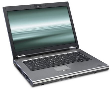 Toshiba представила бизнес-ноутбуки Satellite Pro S300 и S300M. Фото.