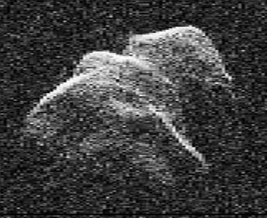 Не пугайтесь: рядом с Землей пролетает огромный астероид. Фото.