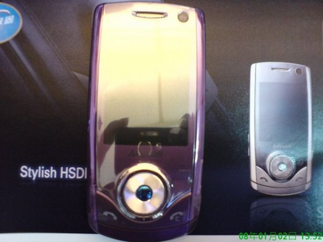Samsung SGH-U700 с пурпурным цветом корпуса. Фото.