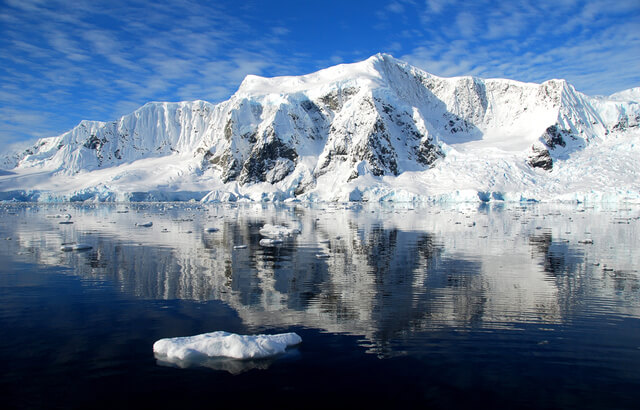 Последние данные с Антарктиды: ледяной покров тает в два раза быстрее. Фото.