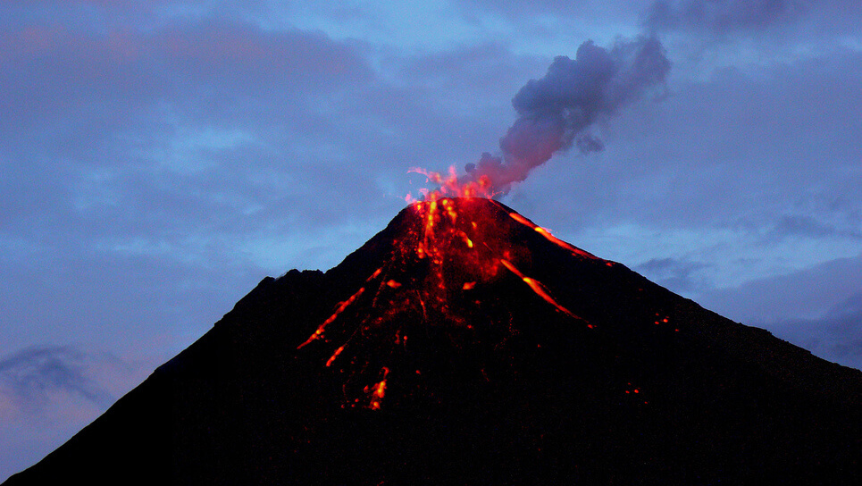 Извержение вулкана