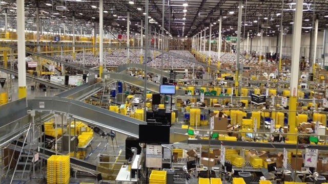 Склад интернет-магазина Amazon