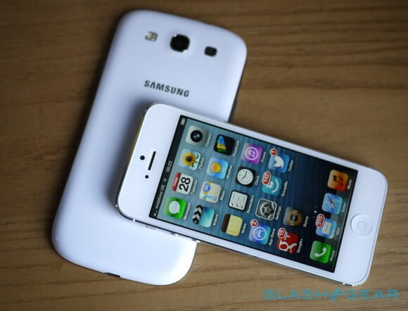Смартфоны iPhone 5 и Galaxy S III