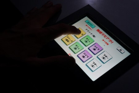 Kyocera показала революционный сенсорный дисплей с обратной связью. Фото.