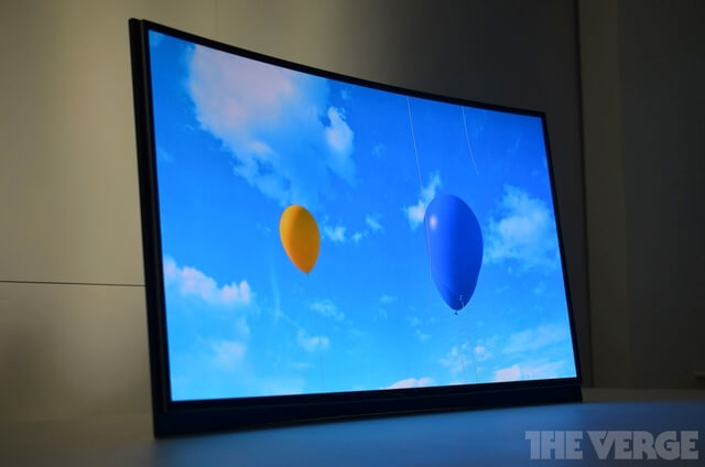 #CES | Samsung показала первый в мире телевизор с изогнутым экраном. Фото.