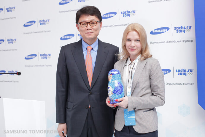 Samsung анонсирует Galaxy S IV в России? Samsung анонсирует Galaxy S IV в России? Фото.