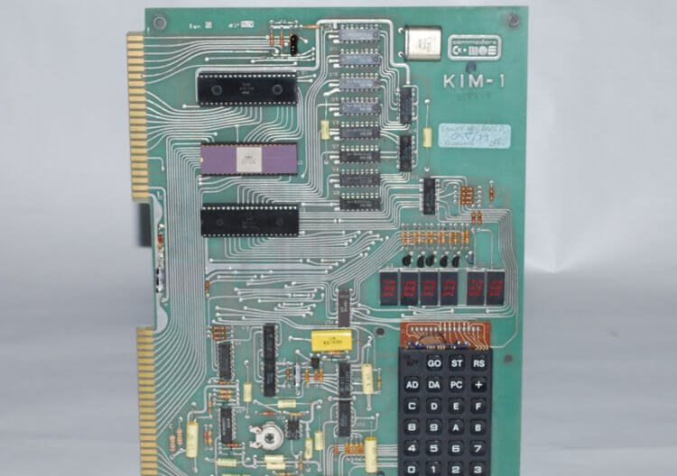 #чтиво | MOS KIM-1. Компьютер-«коммуникатор» 1976 года. Так выглядел коммуникатор 1976 года. Фото.