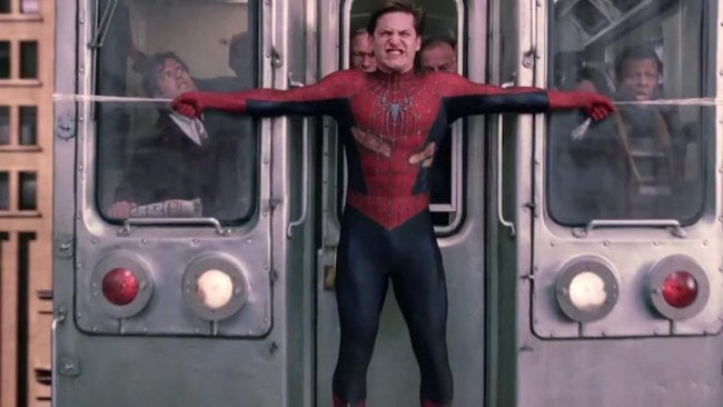 Доказано: «Человек-паук» может остановить поезд. Фото.