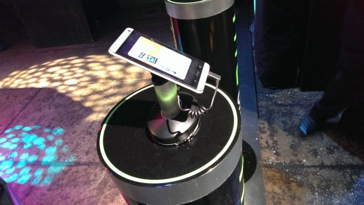 Снимок с камеры HTC One - 2 Снимок с камеры HTC One - 2