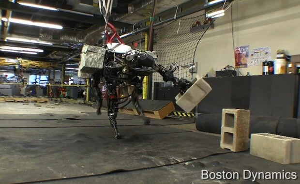 Четвероногий робот BigDog научился метать снаряды. Фото.
