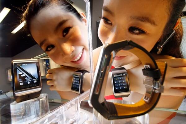 Выход «умных» часов Samsung официально подтвержден. На очереди Apple. Фото.
