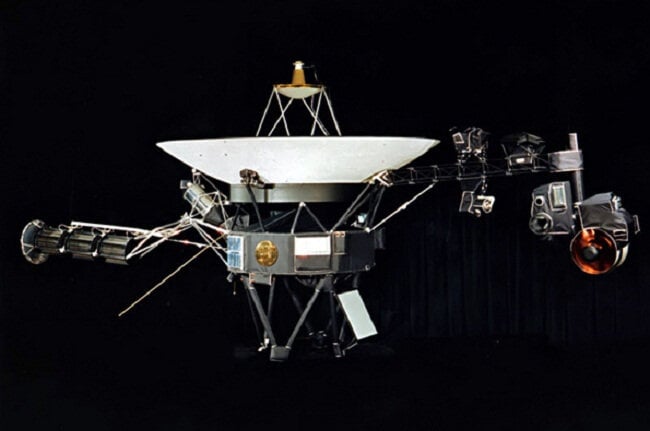 Миссия «Вояджер». 18 миллиардов километров от Земли. Фото.