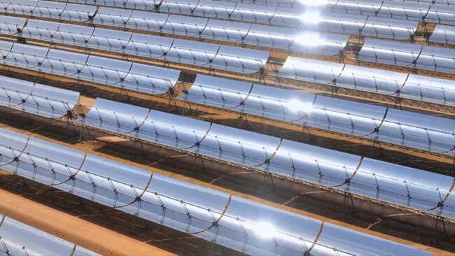 В ОАЭ построили крупнейшую в мире станцию по сбору солнечной энергии. Фото.