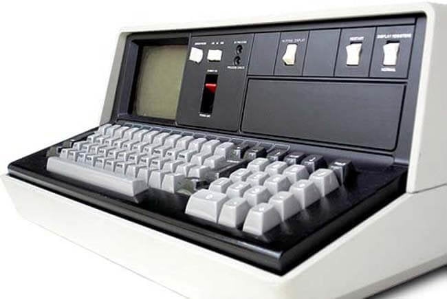 Офисный труженик. IBM Portable PC 5110. Фото.