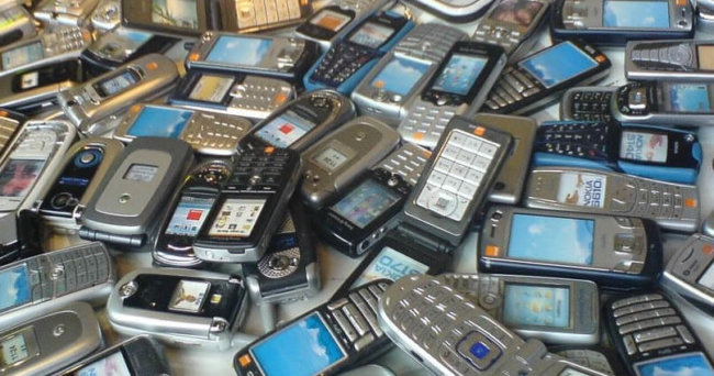 Какие смартфоны и мобильные телефоны в I квартале покупали больше? Фото.