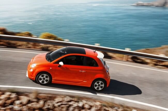 Fiat 500e: один из самых доступных электромобилей. Фото.