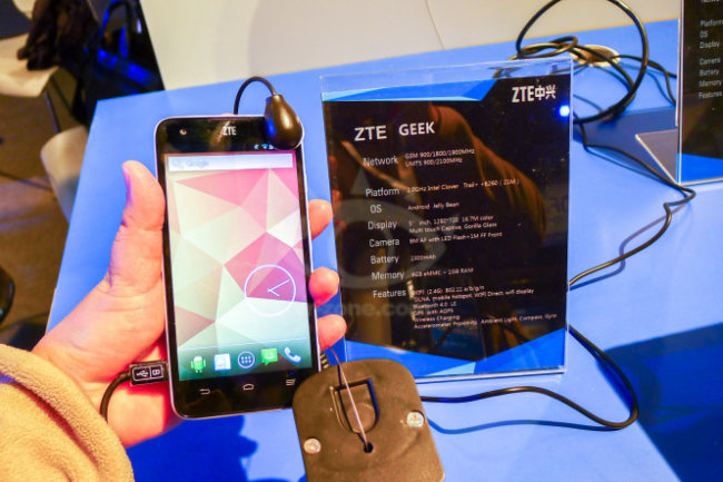 Смартфон ZTE Geek оказался быстрее Samsung Galaxy S IV и HTC One. Фото.