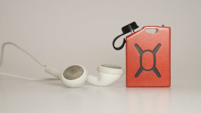 Fuel Micro Charger: самое маленькое зарядное устройство в мире. Фото.
