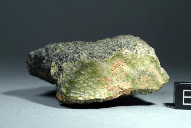 Ученые впервые в истории обнаружили метеорит с Меркурия. Фото.