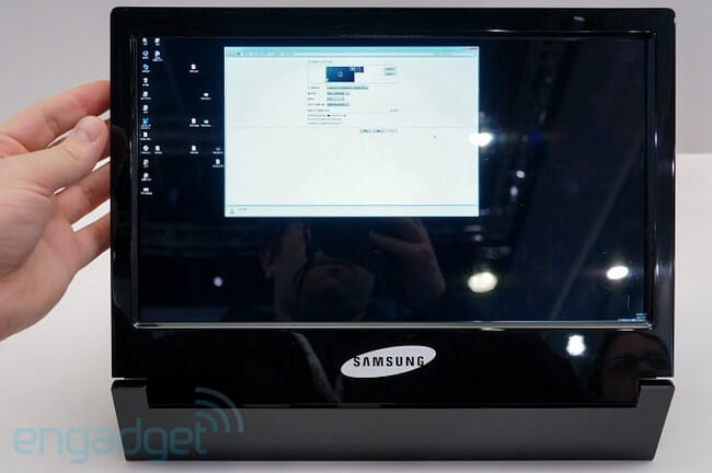 Samsung показала 13,3-дюймовый экран с разрешением 3200 х 1800 точек. Фото.