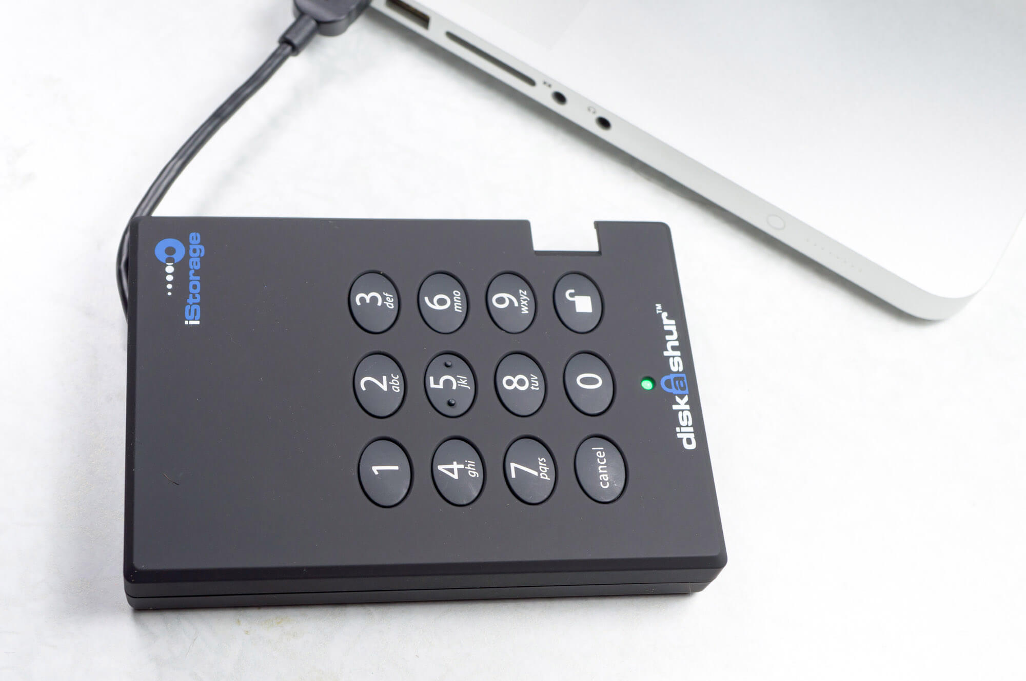 C MacBook Pro в разблокированном виде