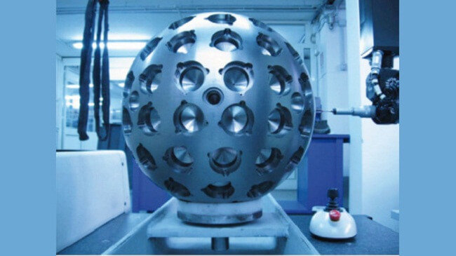 Зачем нам 400-килограммовый футбольный мяч на орбите Земли? Фото.