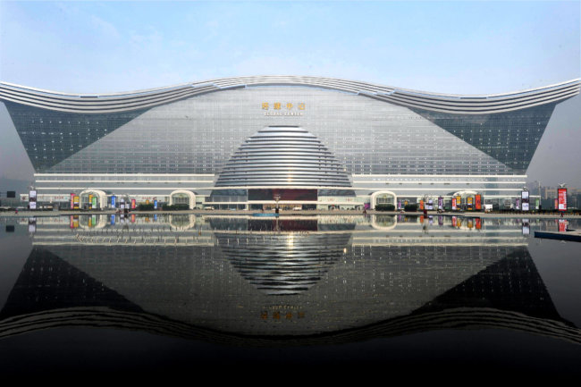 В Китае построено самое большое здание в мире. Фото.