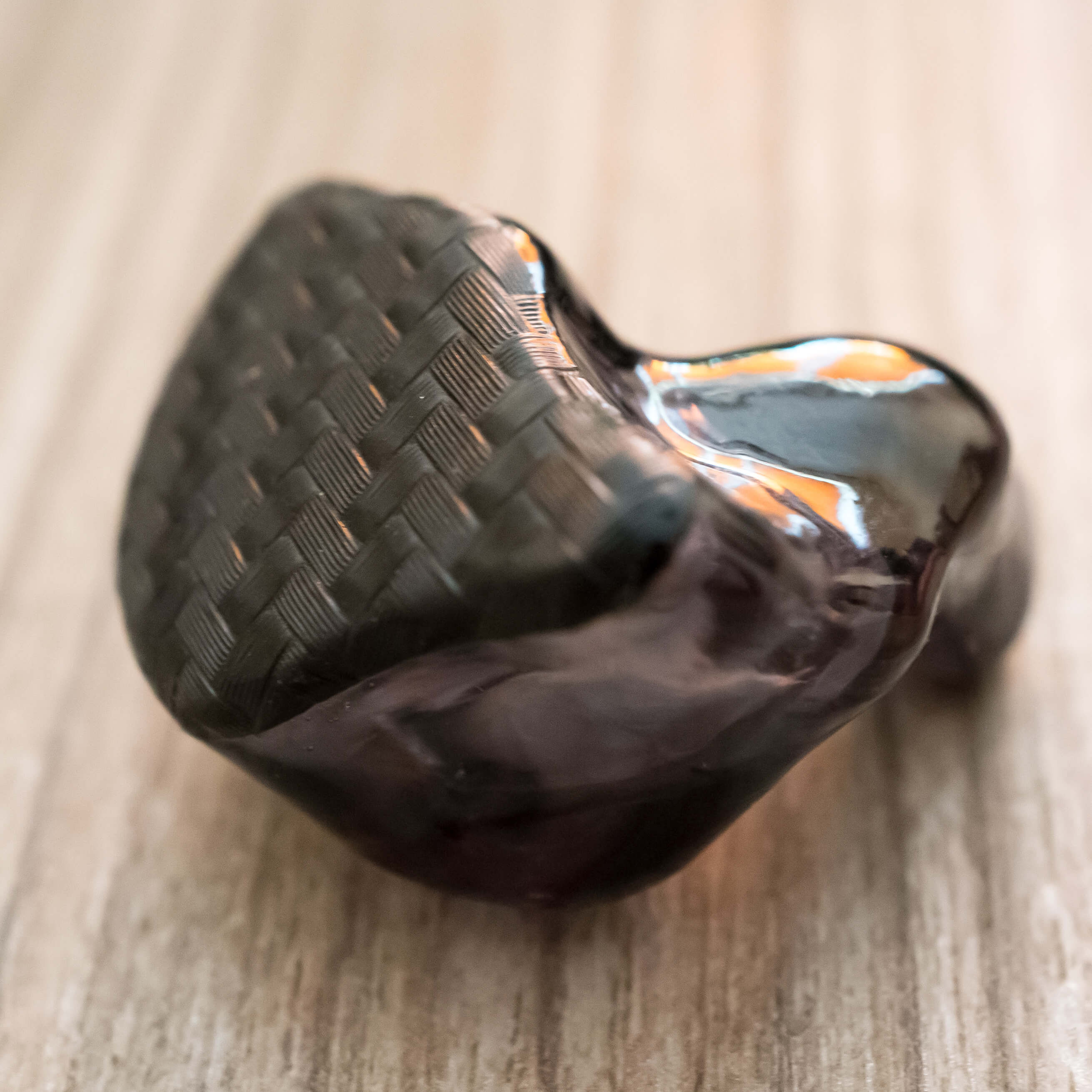 С карбоновой вставкой