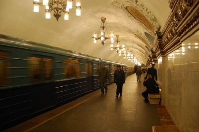 Зачем московскому метро система, отслеживающая телефоны? Фото.