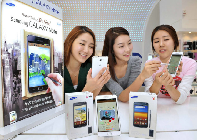 Galaxy Note 3 возможен с 5,99-дюймовым гибким дисплеем Super AMOLED. Фото.