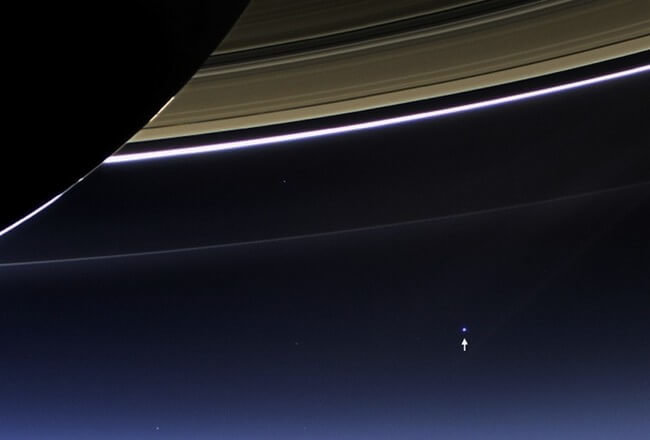 #фото дня | Земля на фоне колец Сатурна. Фото.