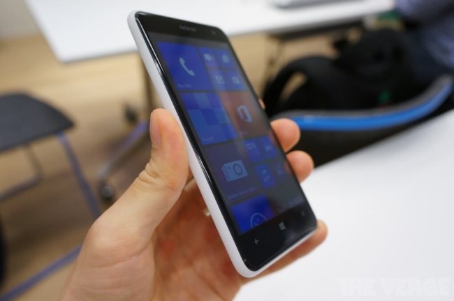Lumia 625 официально: Nokia представила самый доступный LTE-смартфон. Фото.