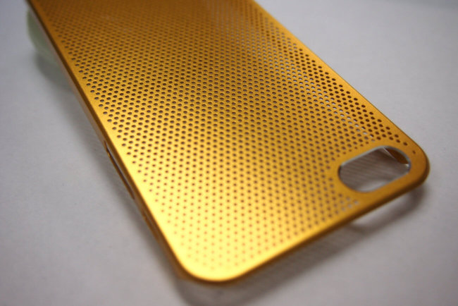 Золотистый iPhone 5S потребители сочли вульгарным. Фото.