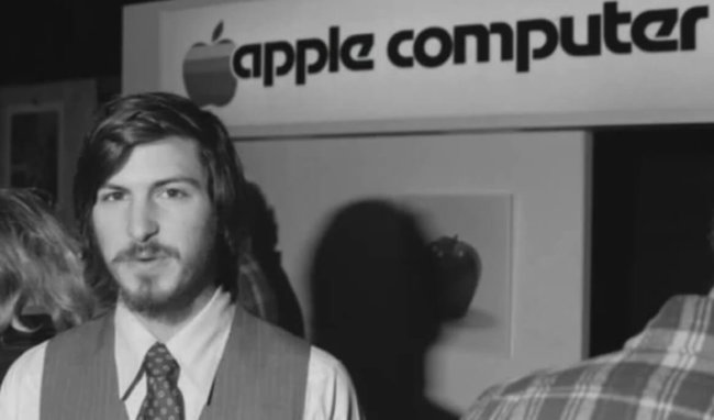 Ларри Эллисон смотрит с пессимизмом в будущее Apple без Стива Джобса. Фото.