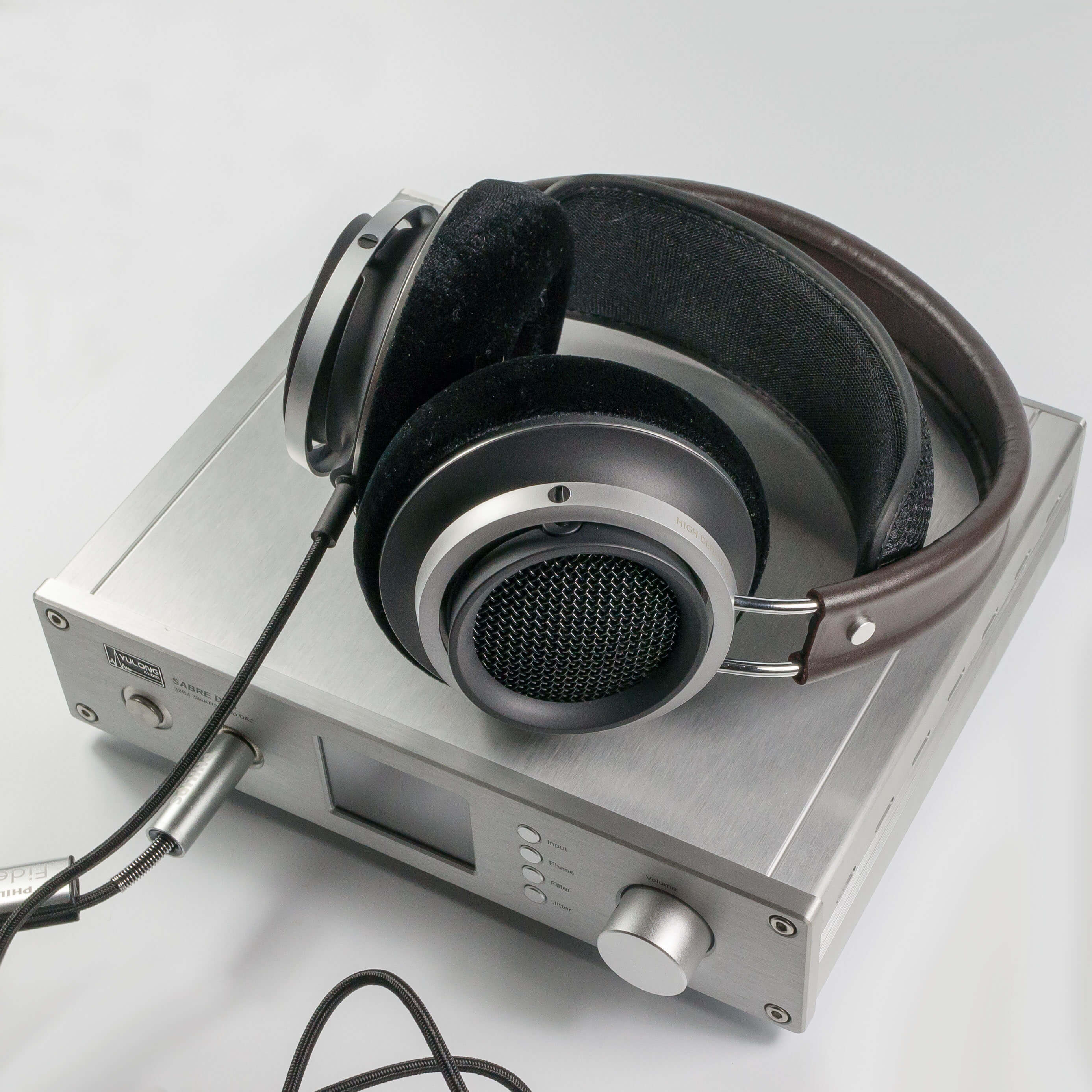 С Philips Fidelio X1