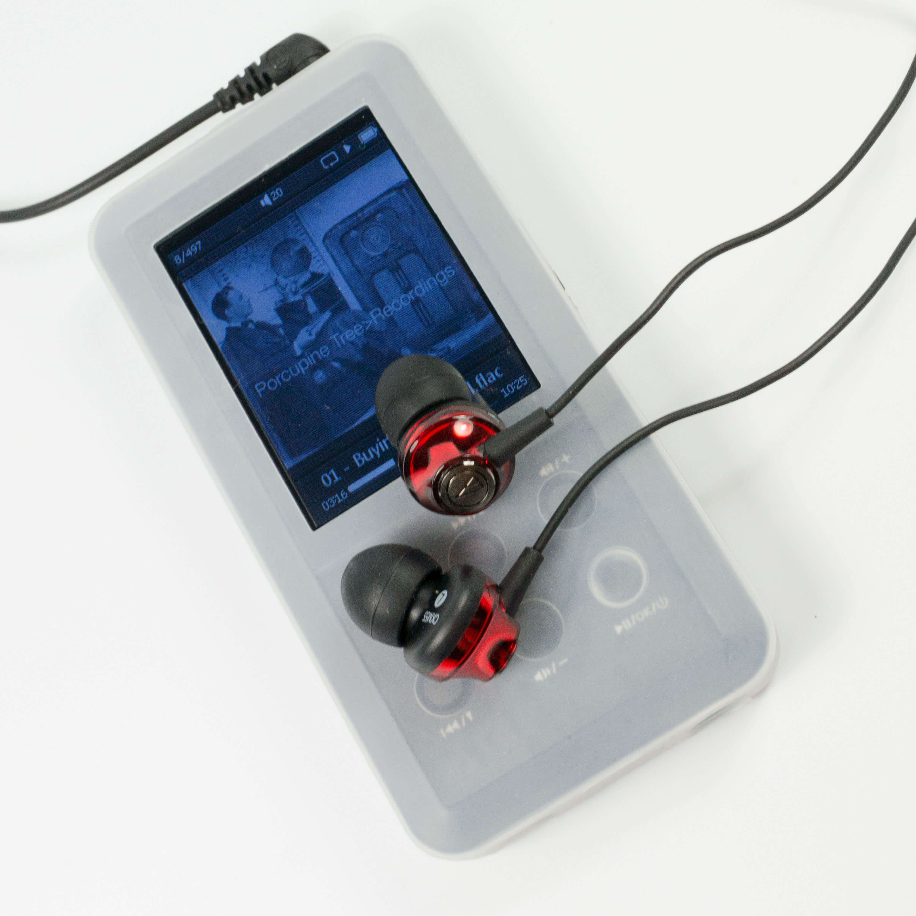 С наушниками CKM-55