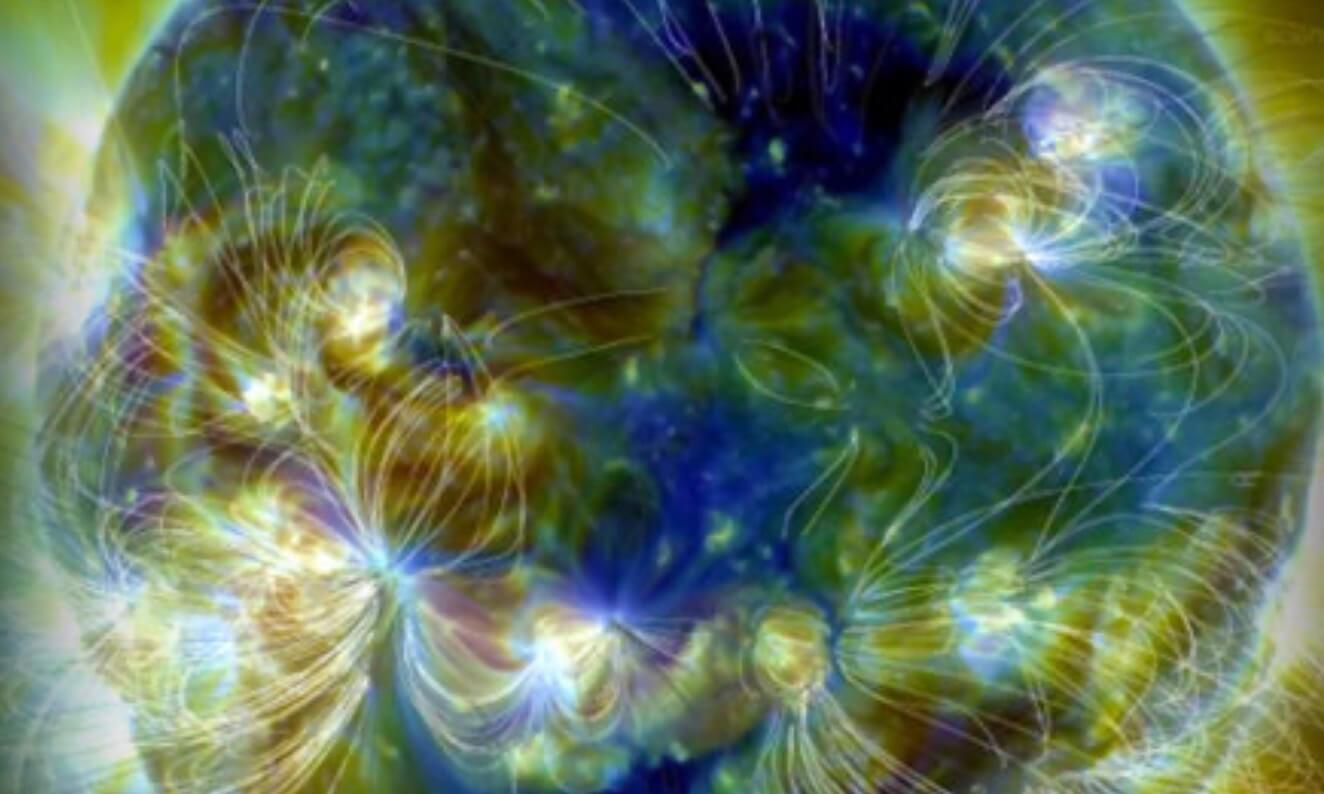 Магнитное поле Солнца изменится в течение нескольких месяцев. Вот так красиво выглядит поле. Фото.