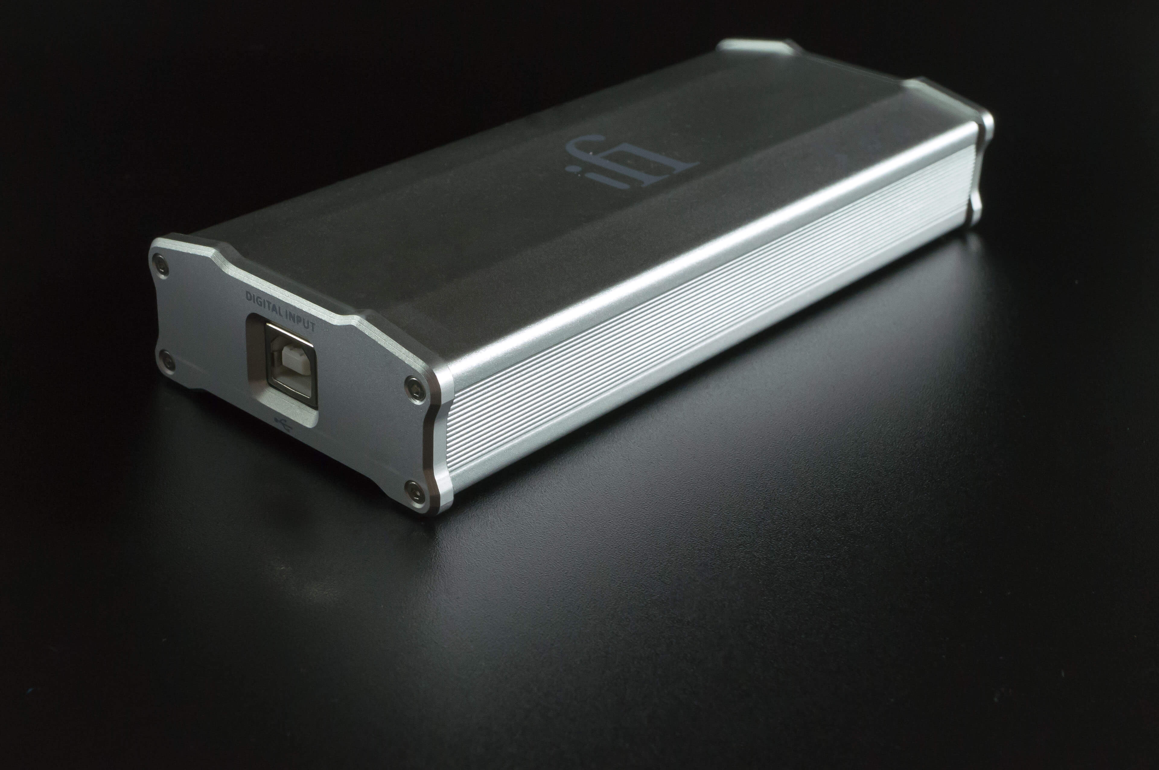 Задняя панель iDAC