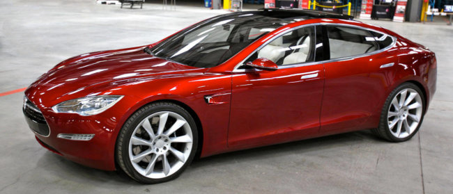 Tesla приглашает изобретателя беспилотного автомобиля. Фото.