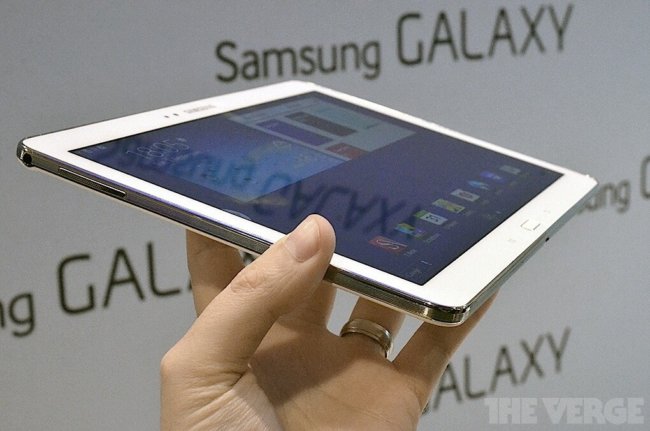 Samsung Galaxy Note 10.1 прибавил четкости и подружился с часами Galaxy Gear. Фото.