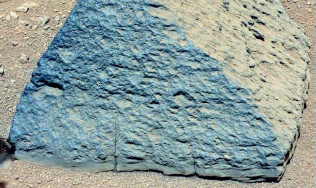 Марсоход обнаружил удивительно «земной» камень. Фото.