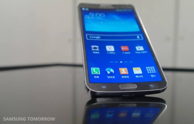 Samsung представила смартфон Galaxy Round с изогнутым экраном. Samsung представила смартфон Galaxy Round с изогнутым экраном. Фото.
