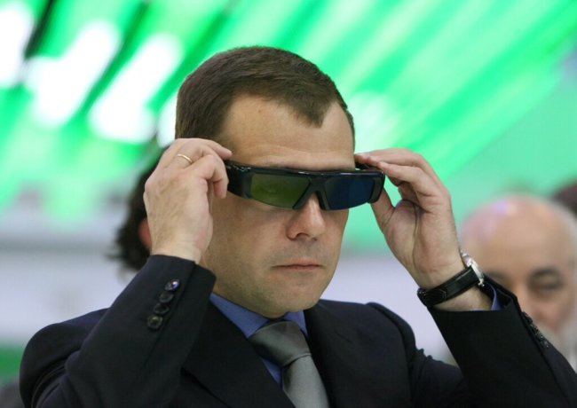 Медведев поможет создать коллайдер. Фото.