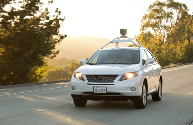 Автоматика Google управляет автомобилем лучше любого из нас. Фото.