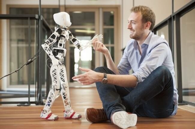 Poppy: двуногий робот-гуманоид от французских робототехников. Фото.