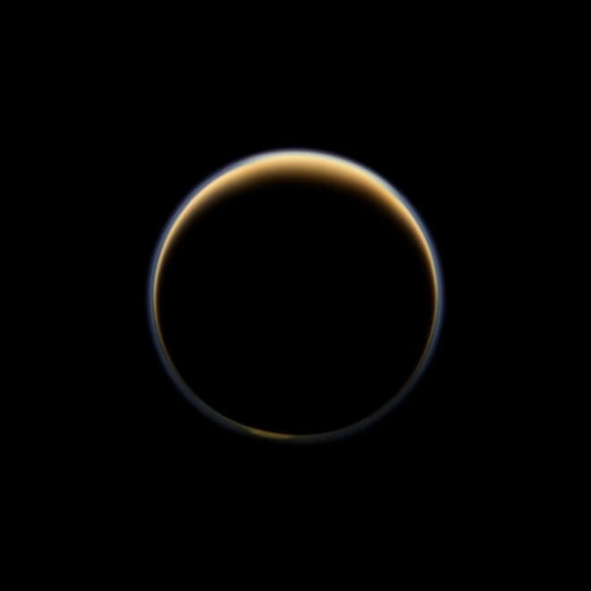 Чужая атмосфера: на Титане обнаружен ингредиент пластика. Фото.