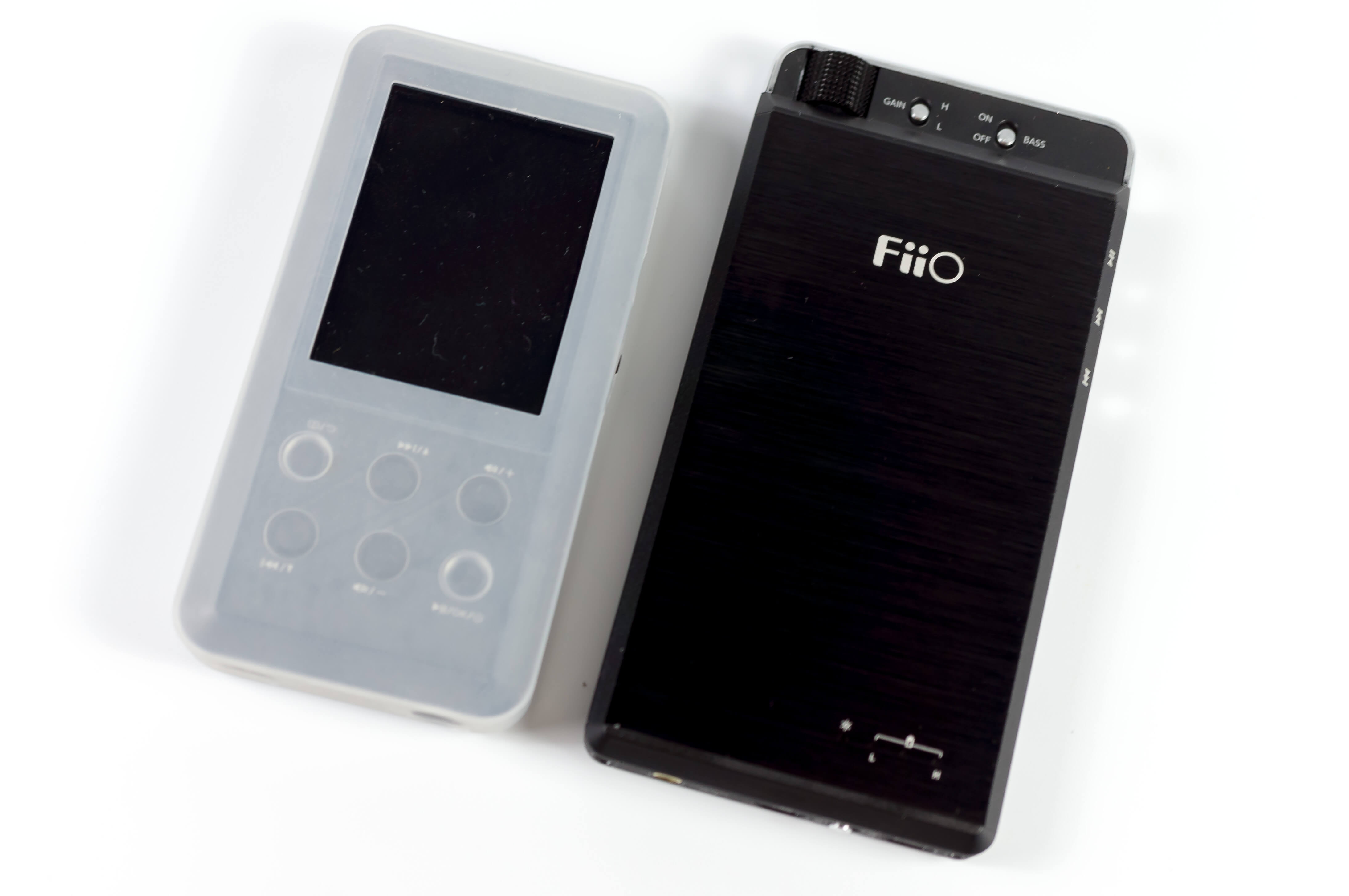 С плеером Fiio X3