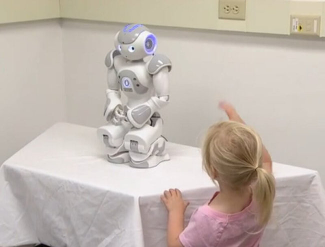 Создан робот для обучения детей-аутистов социальным навыкам. Фото.