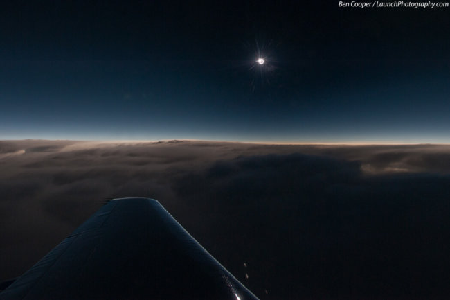 #фото дня | Солнечное затмение с борта реактивного самолета. Фото.