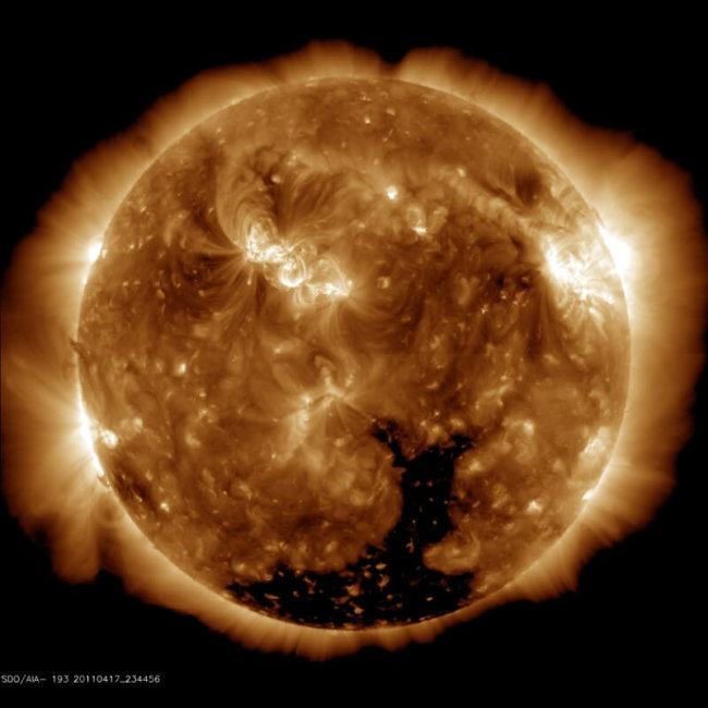 Разность температур на Солнце может объясняться магнитными полями. Фото.
